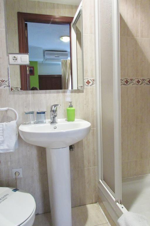 Hostal Nuevas Naciones Granada Buitenkant foto